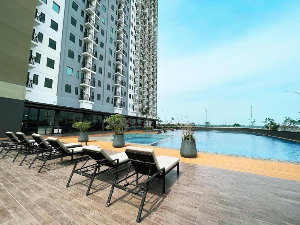 Osaka Riverview Apartment Tangerang Exterior photo